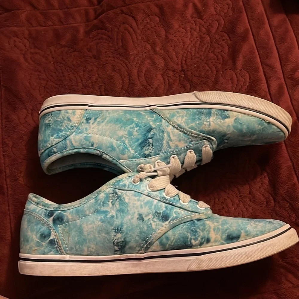 Vans  coastal cloud blue & white women’s size 9 canvas shoes Beach walking shoes